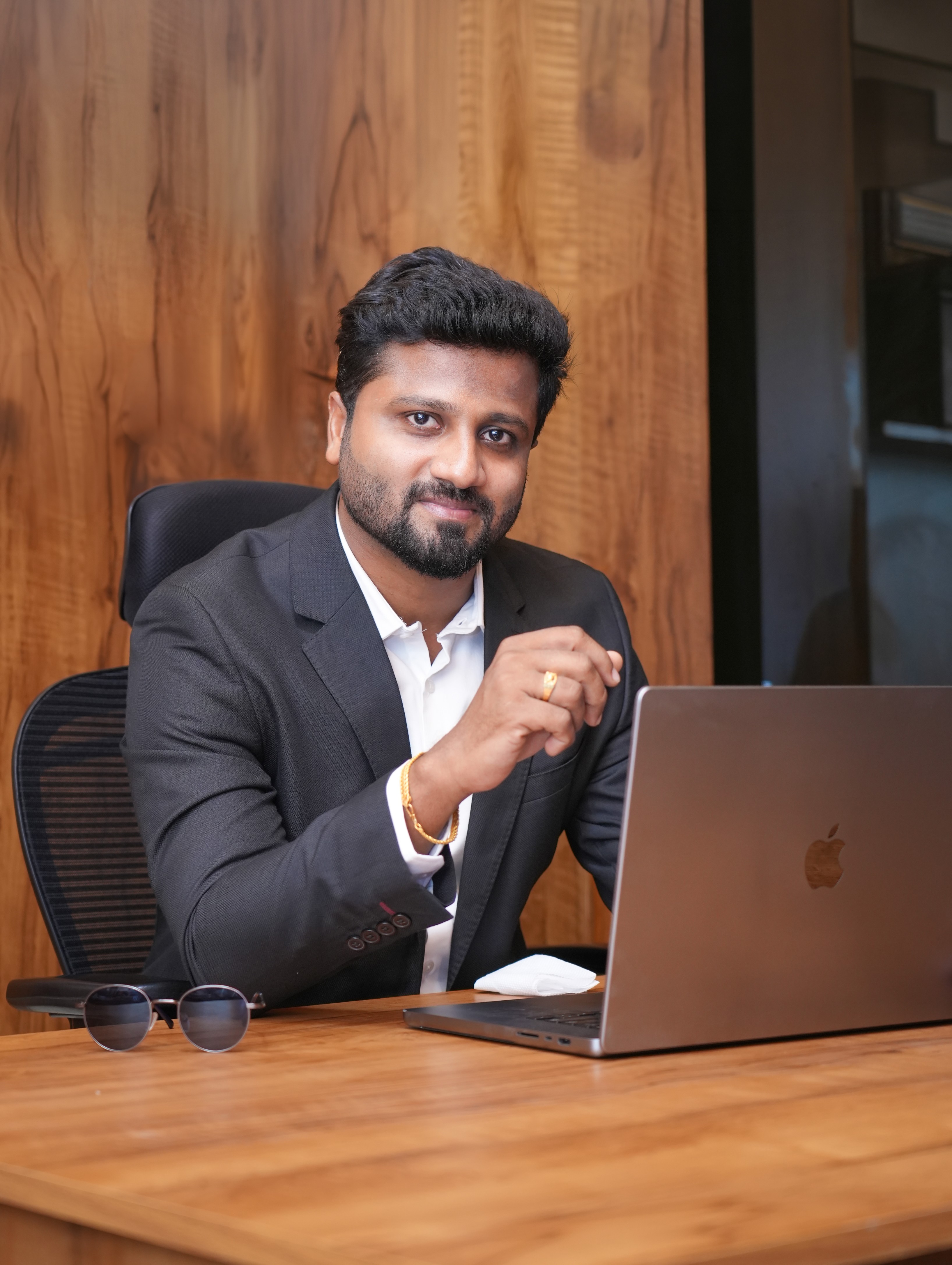 Kaviyarasan K